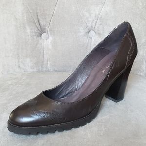 Women's Menta Heels-Like New!